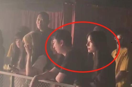 网红吃瓜塌房视频真实,揭秘网络红人背后的真相与争议 第2张 网红吃瓜塌房视频真实,揭秘网络红人背后的真相与争议 第2张